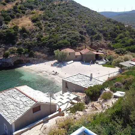 παραθαλασσιο σπιτι στην εξοχη