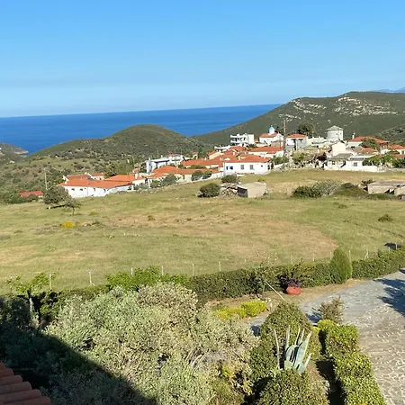 παραθαλασσιο σπιτι στην εξοχη Feriehus Tsakei