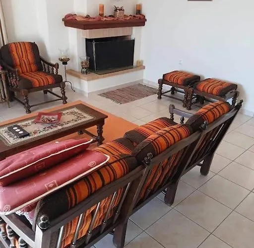 παραθαλασσιο σπιτι στην εξοχη